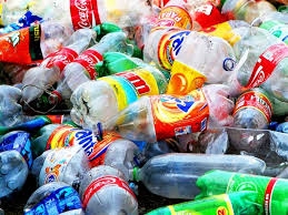 Botellas y bolsas de plástico representan el 50% de los desechos y tienen un solo uso