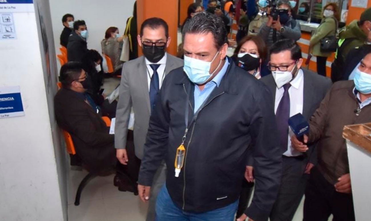 Fiscalía ordena la aprehensión del exalcalde Luis Revilla por presunta compra irregular de los Pumakatari
