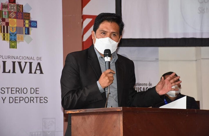 Ministro Auza pide evitar falsa sensación de seguridad y recomienda seguir utilizando el barbijo 