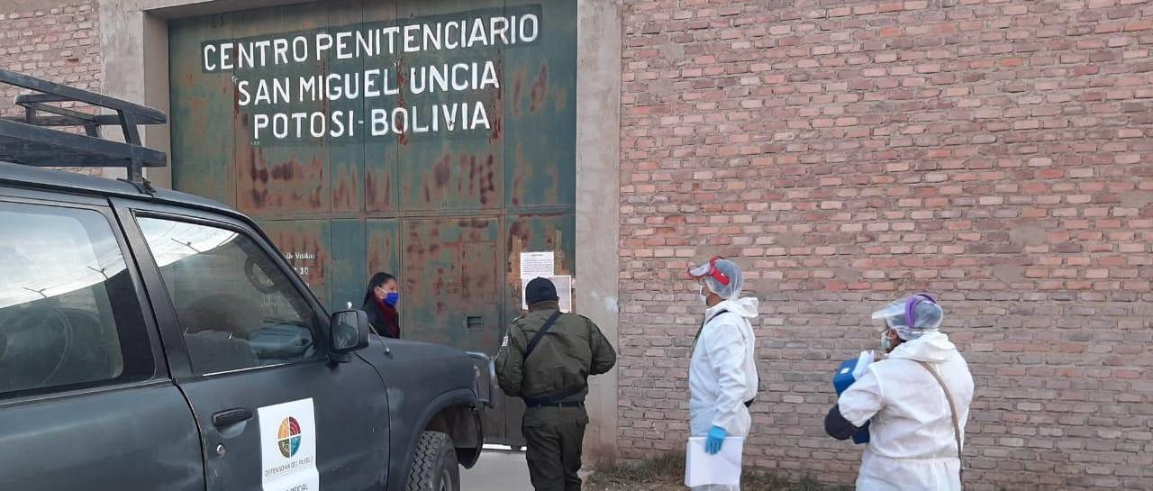 Se fugaron 16 reclusos de la cárcel de San Miguel de Uncía Potosí al mediodía del domingo 