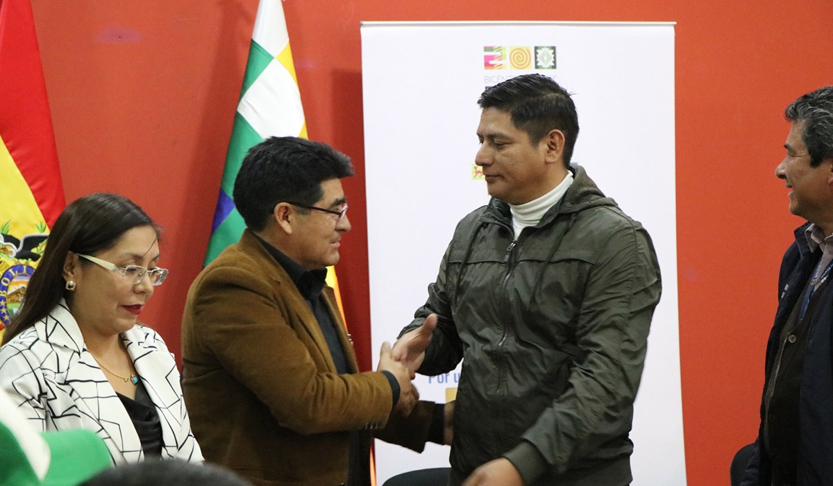 Magisterio urbano de Bolivia y el Ministerio de Educación logran consensos, firman acuerdo y suspenden medidas de presión