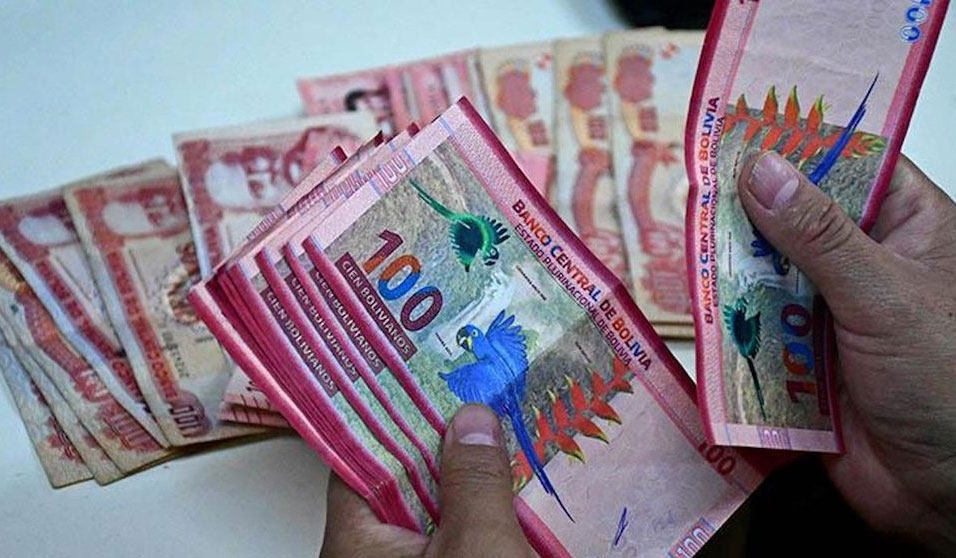 Cajera del banco FIE entregó Bs100.000 por error cuando debió entregar Bs10.000; buscan al hombre que recibió el dinero