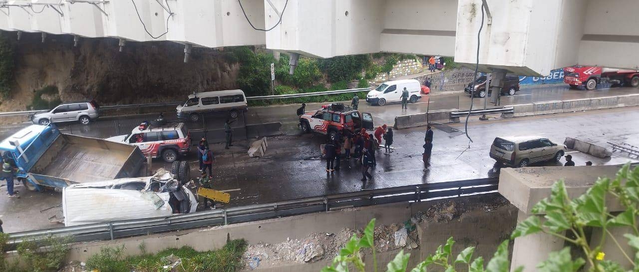 16 heridos del accidente en la Autopista La Paz - El Alto están internados en tres centros de salud y cuatro fallecidos confirmados