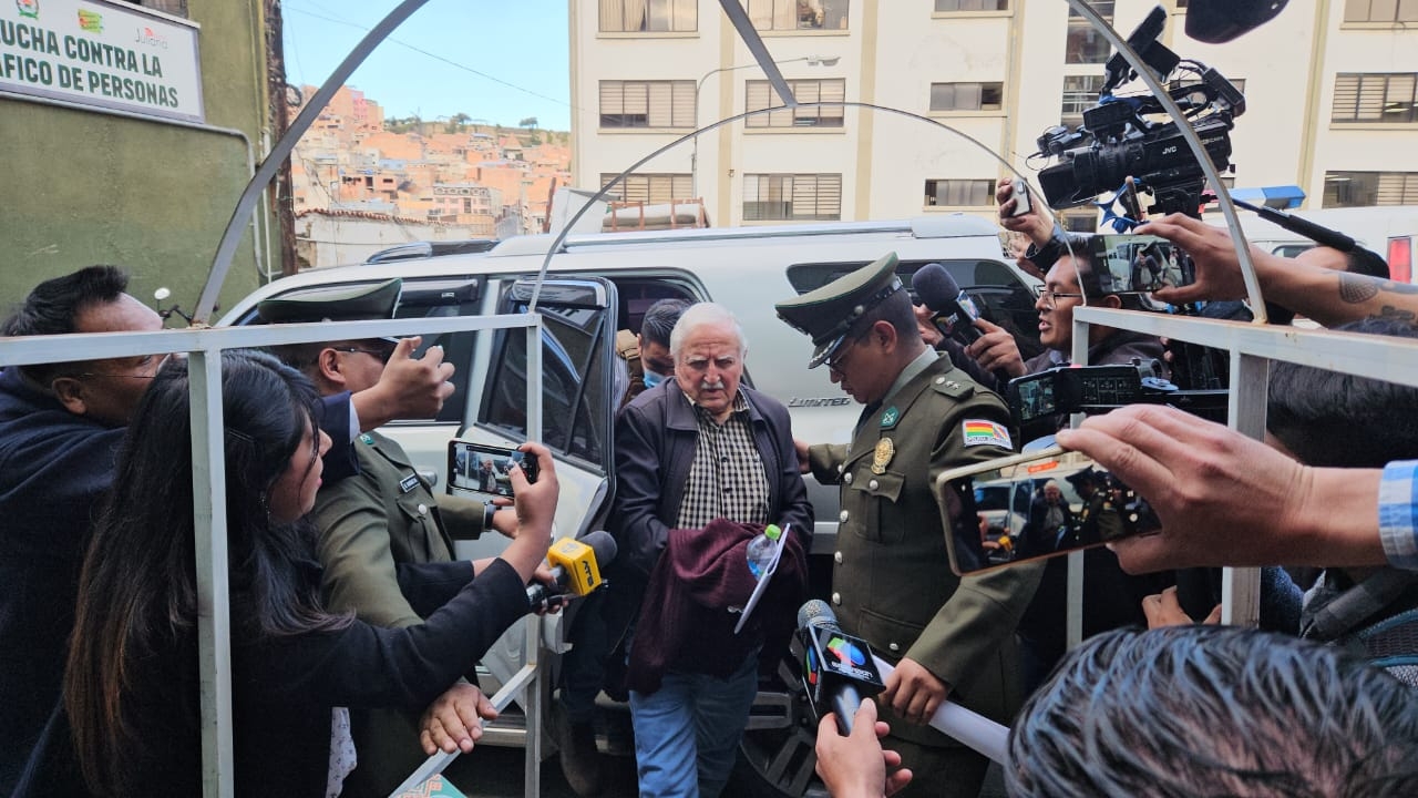 Aprehenden a ex gerente nacional de Recursos Evaporíticos Luis Alberto Echazú, por presuntas irregularidades en la implementación de planta de litio en el salar de Uyuni